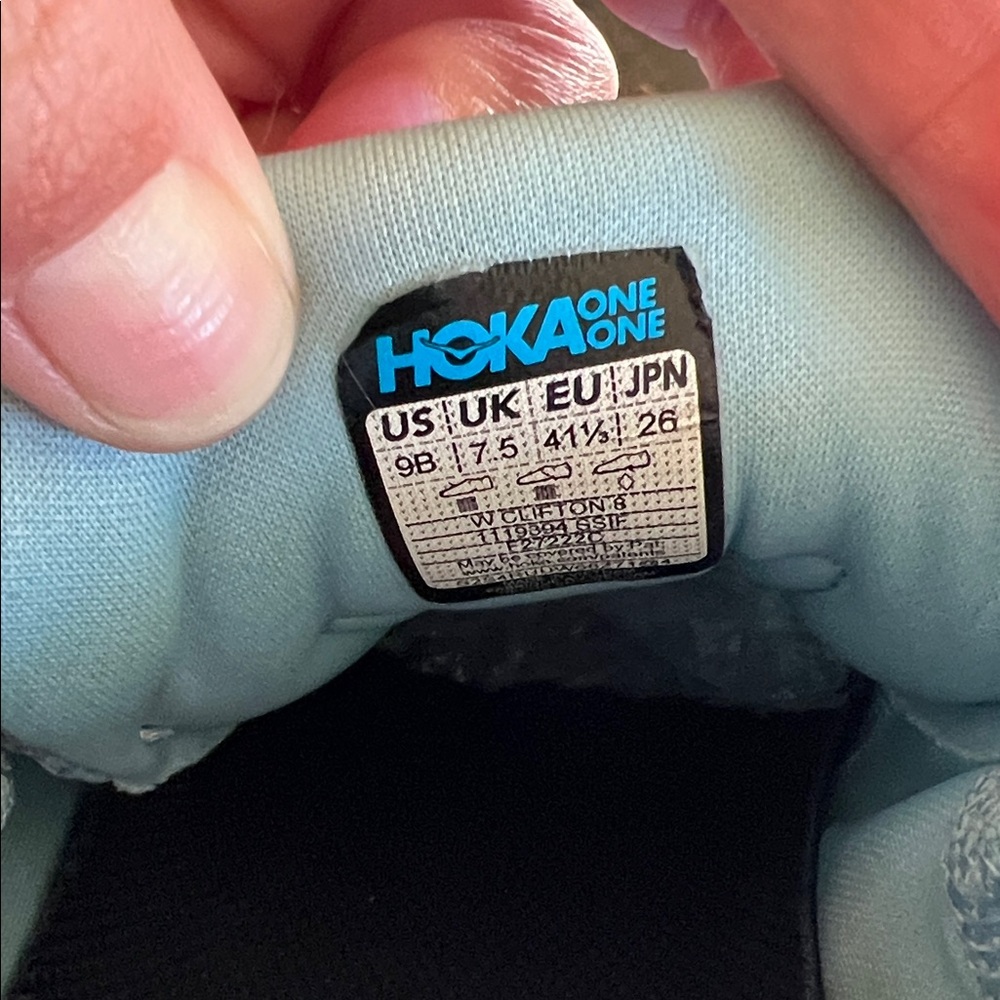 Hoka Women's Clifton 8 Athletic Shoes - Size 9 - Picture 6 of 6